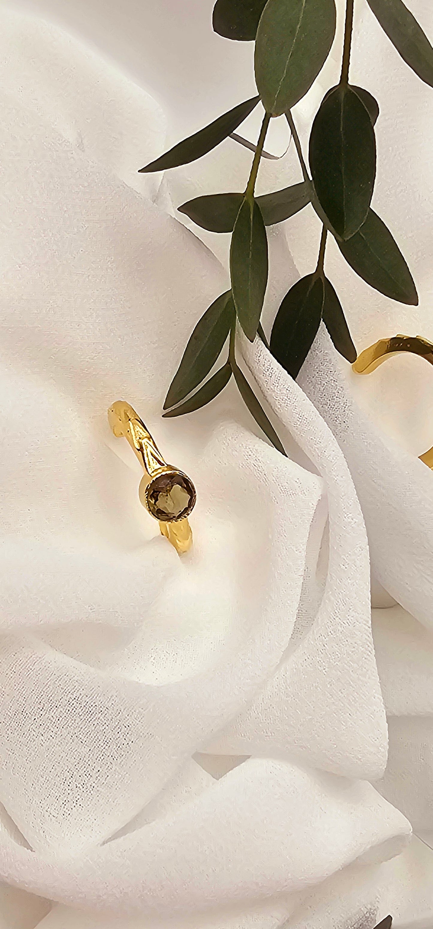 Dainty Olive ring
