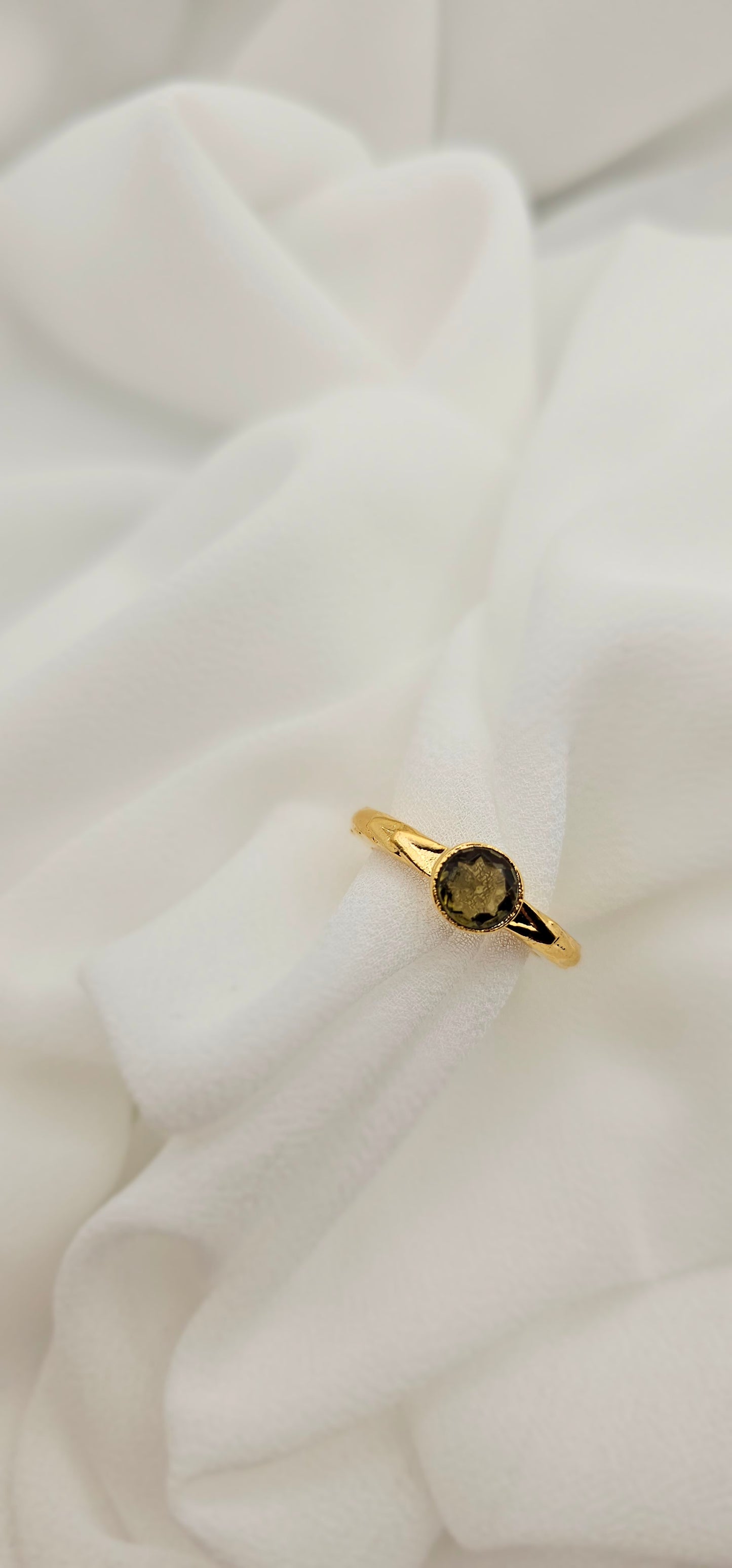 Dainty Olive ring