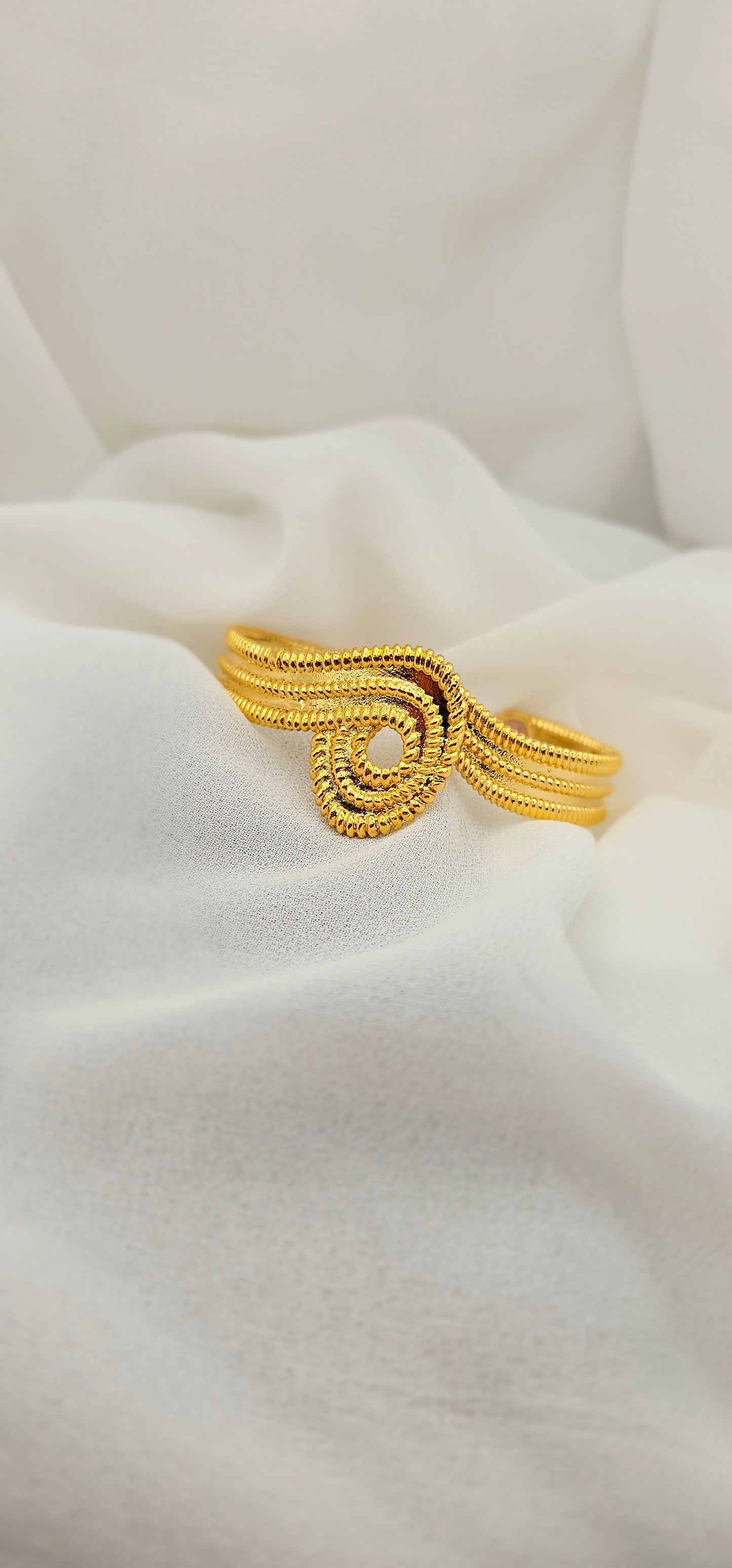 Aurelian Knot Floral Bangle